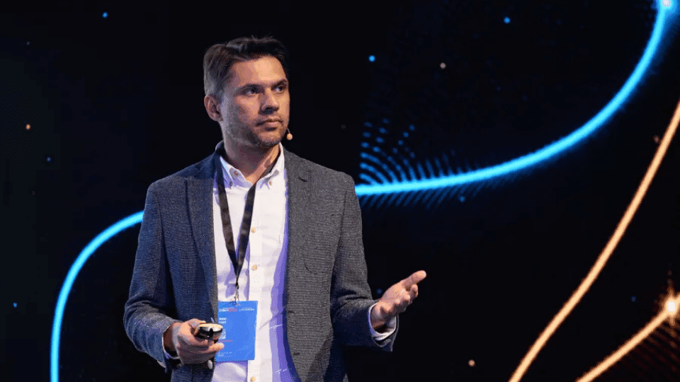 Workspace Disruptor: Former Meta AI Director Launches Slate to Replace Legacy Office Suites