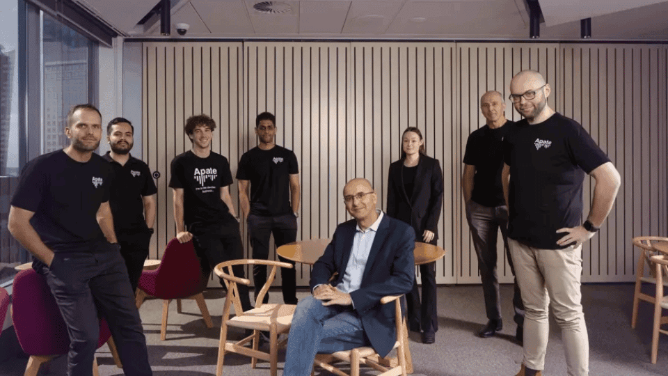 Digital Counter-Infiltration: Apate Deploys Undercover AI Agents to Bait Online Scammers and Extract Threat Data